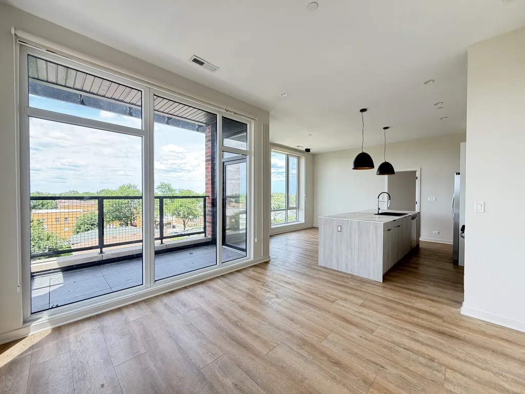 3207 N Narragansett Ave, , 60634, USA 60634-unit#404-Chicago-IL