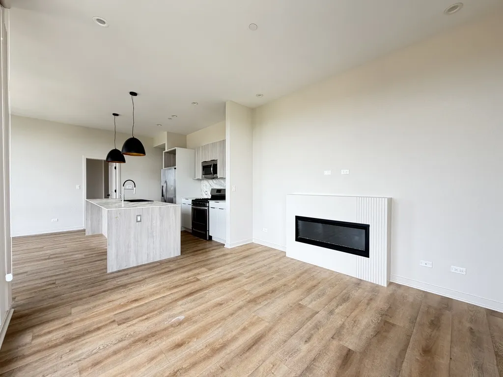 3207 N Narragansett Ave, , 60634, USA 60634-unit#404-Chicago-IL