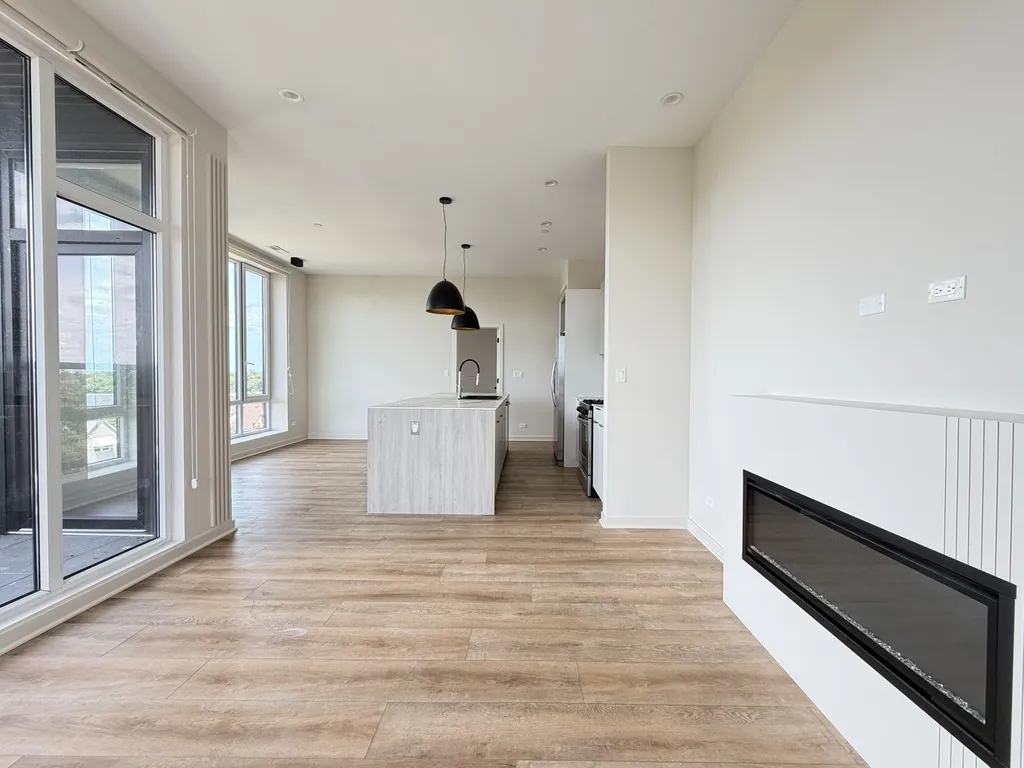 3207 N Narragansett Ave, , 60634, USA 60634-unit#404-Chicago-IL