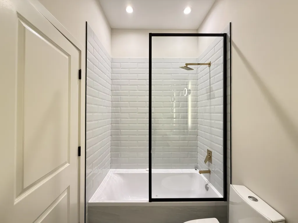 3207 N Narragansett Ave, , 60634, USA 60634-unit#404-Chicago-IL