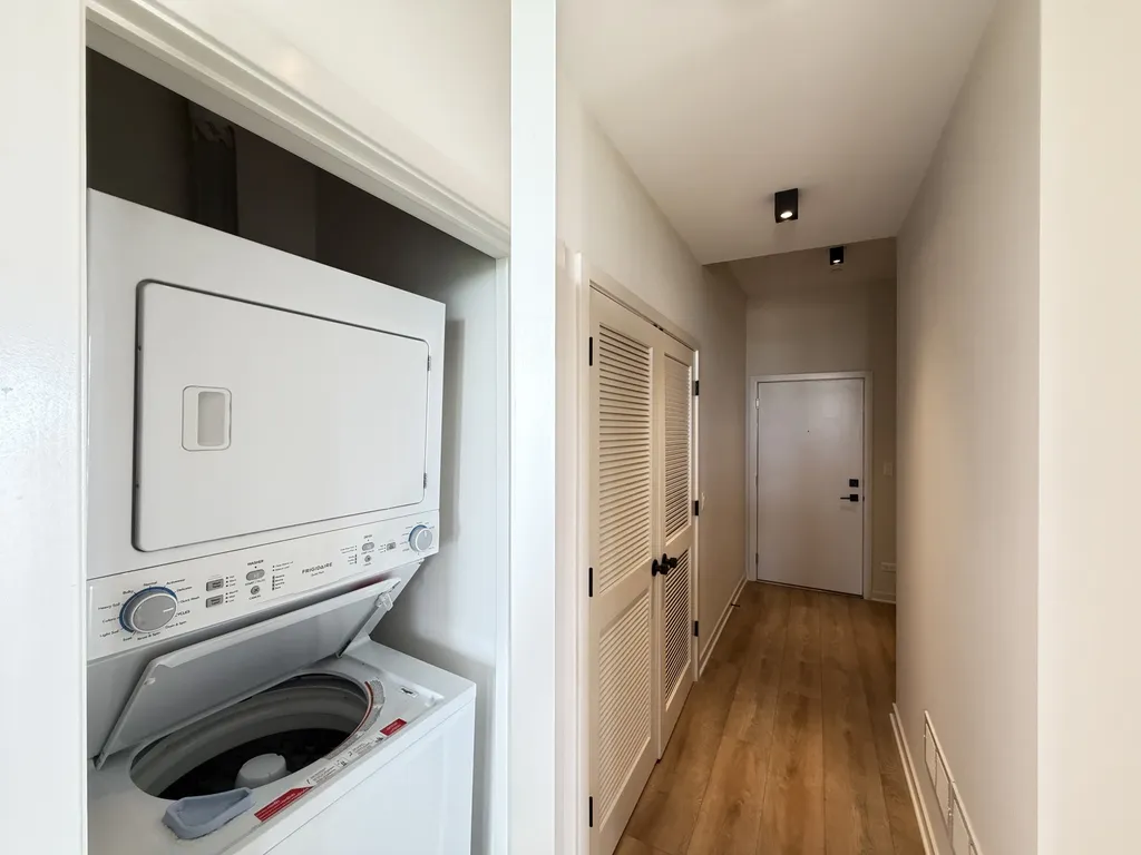 3207 N Narragansett Ave, , 60634, USA 60634-unit#404-Chicago-IL