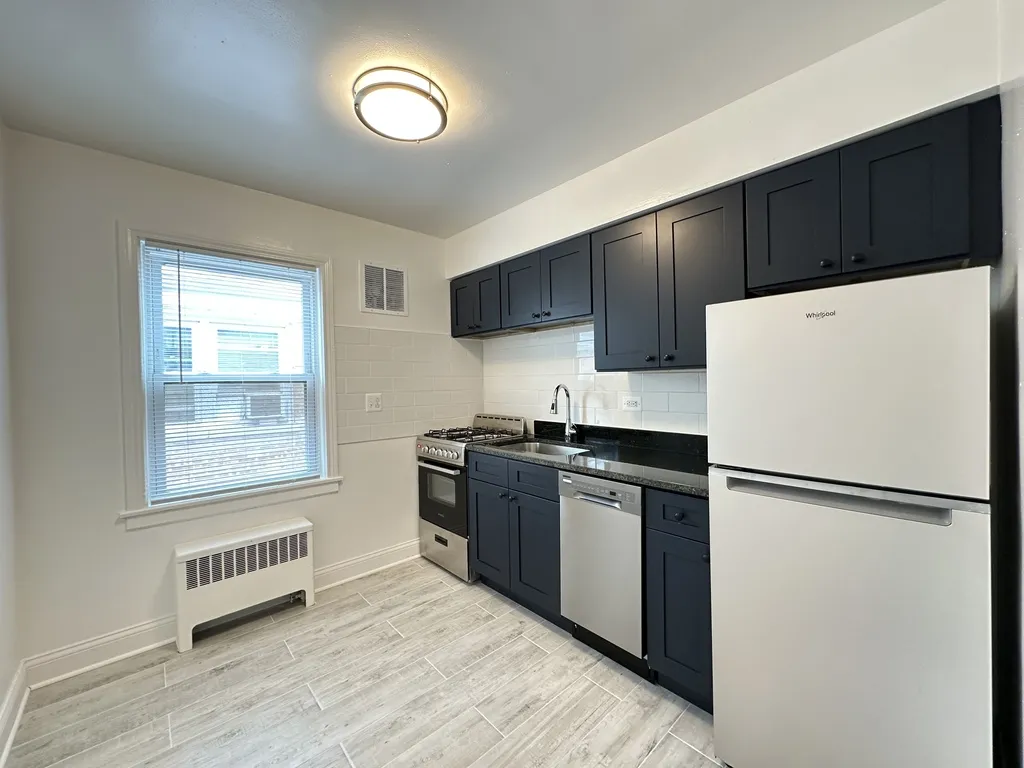 6709 N California Ave, , 60645, USA 60645-unit#2N-Chicago-IL