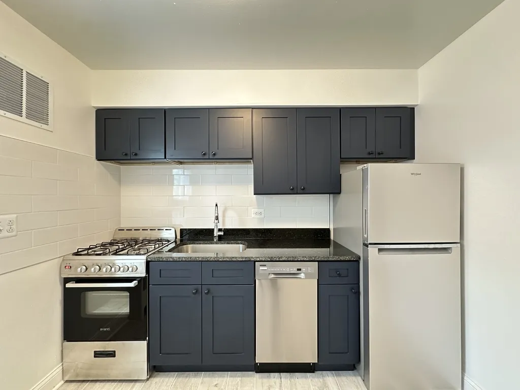 6709 N California Ave, , 60645, USA 60645-unit#2N-Chicago-IL