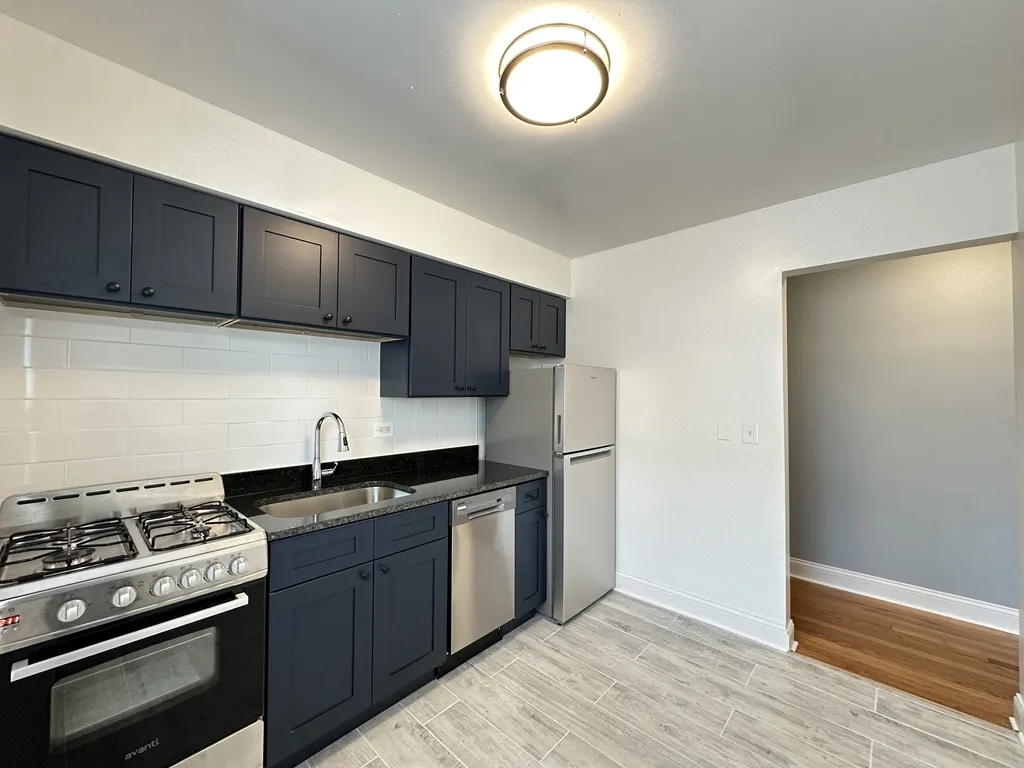 6709 N California Ave, , 60645, USA 60645-unit#2N-Chicago-IL