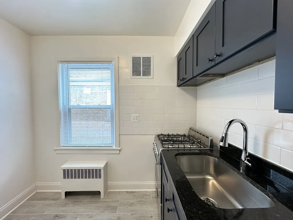 6709 N California Ave, , 60645, USA 60645-unit#2N-Chicago-IL