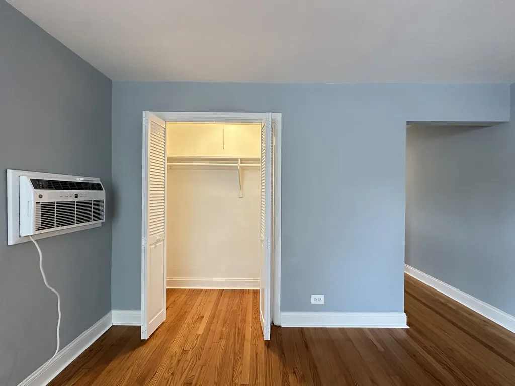 6709 N California Ave, , 60645, USA 60645-unit#2N-Chicago-IL