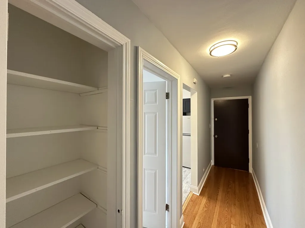 6709 N California Ave, , 60645, USA 60645-unit#2N-Chicago-IL