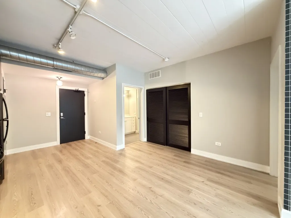 941 W Belmont Ave, ,  60657, USA 60657-unit#204-Chicago-IL