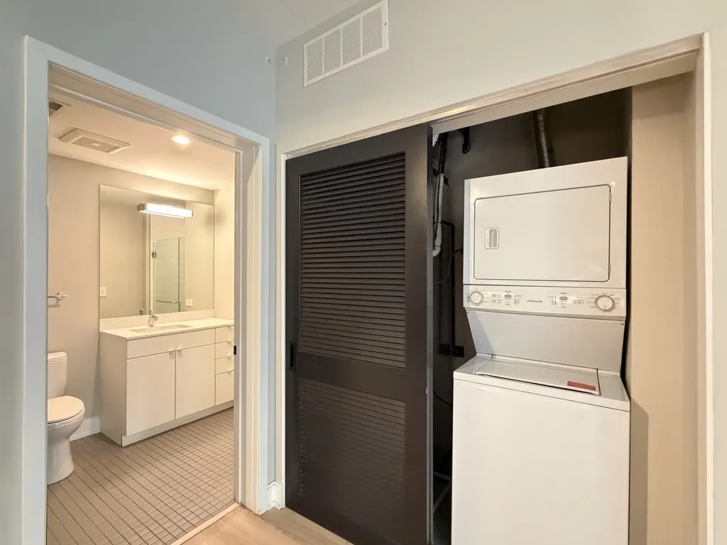 941 W Belmont Ave, ,  60657, USA 60657-unit#204-Chicago-IL