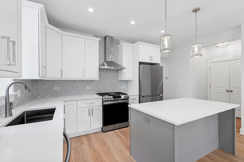 6423 N Washtenaw Ave, ,  60645, USA 60645-unit#3-Chicago-IL