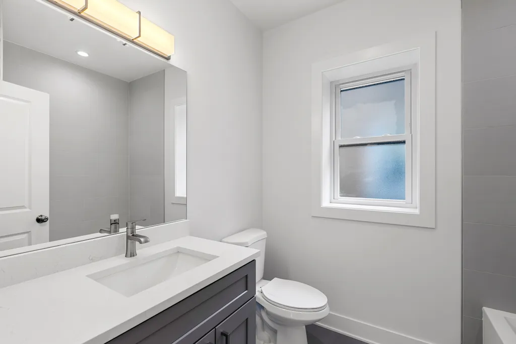 6423 N Washtenaw Ave, ,  60645, USA 60645-unit#3-Chicago-IL