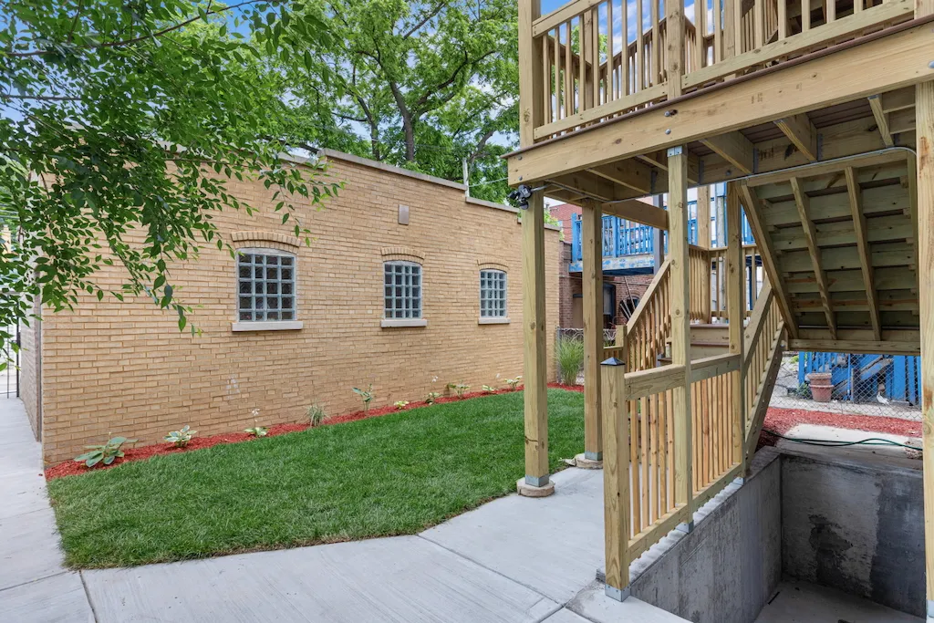 6423 N Washtenaw Ave, ,  60645, USA 60645-unit#3-Chicago-IL