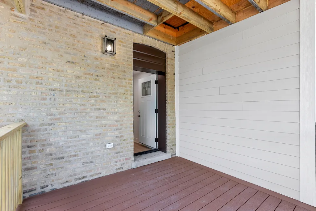 6423 N Washtenaw Ave, ,  60645, USA 60645-unit#3-Chicago-IL