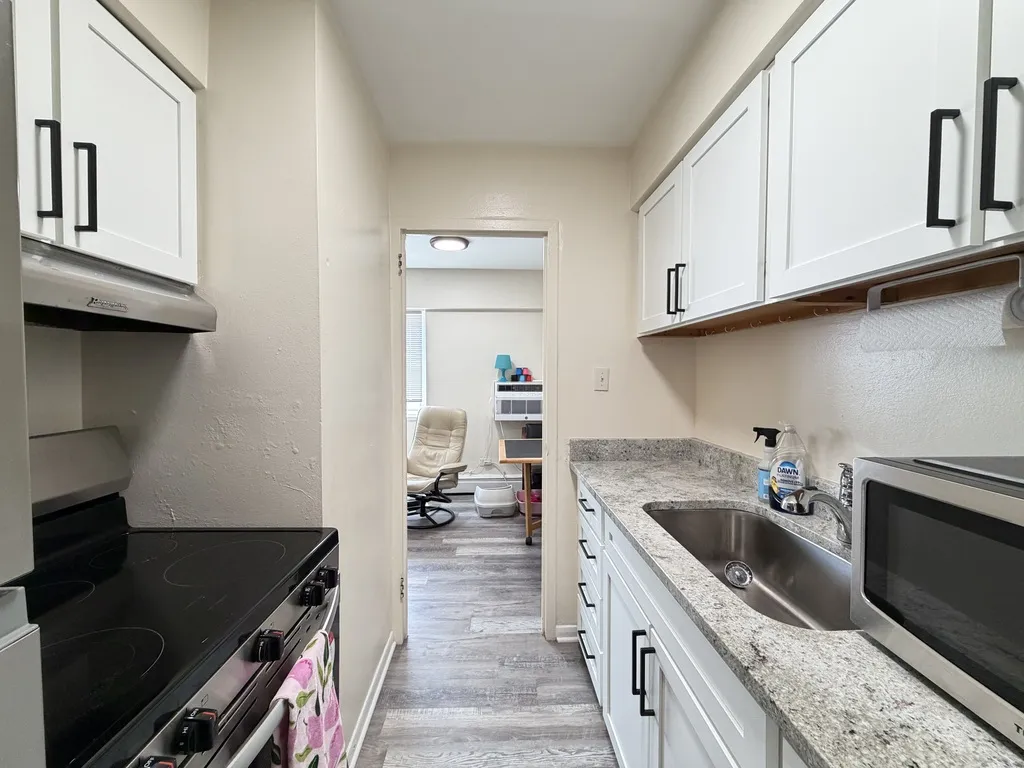 1400  Ave, Evanston,  60201, USA 60201-unit#703-Chicago-IL
