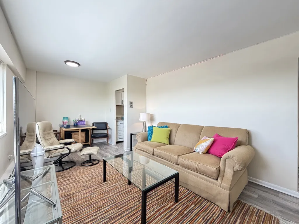 1400  Ave, Evanston,  60201, USA 60201-unit#703-Chicago-IL