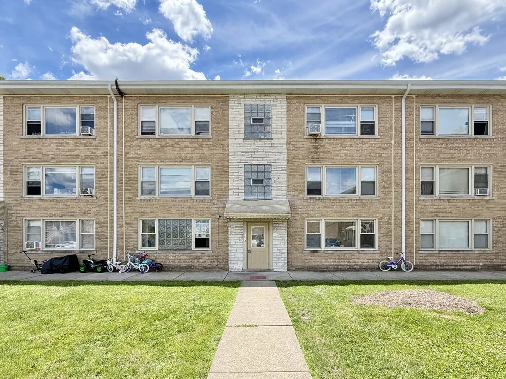 7630 N Milwaukee Ave, Niles, 60714, USA 60714-unit#2A-Chicago-IL