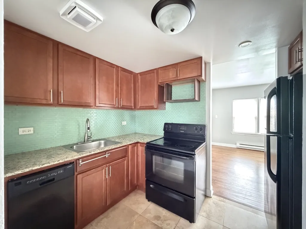 7630 N Milwaukee Ave, Niles, 60714, USA 60714-unit#2A-Chicago-IL