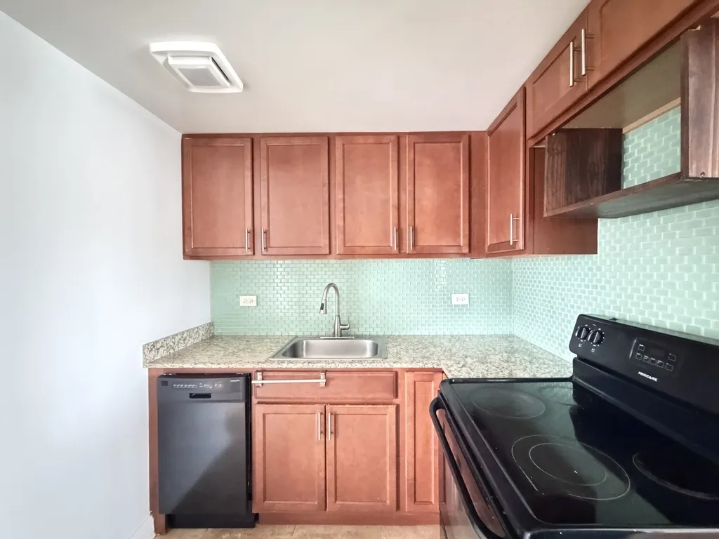 7630 N Milwaukee Ave, Niles, 60714, USA 60714-unit#2A-Chicago-IL