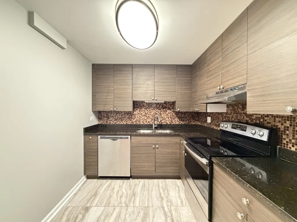 525 N Quentin Rd, Palatine,  60067, USA 60067-unit#317-Chicago-IL