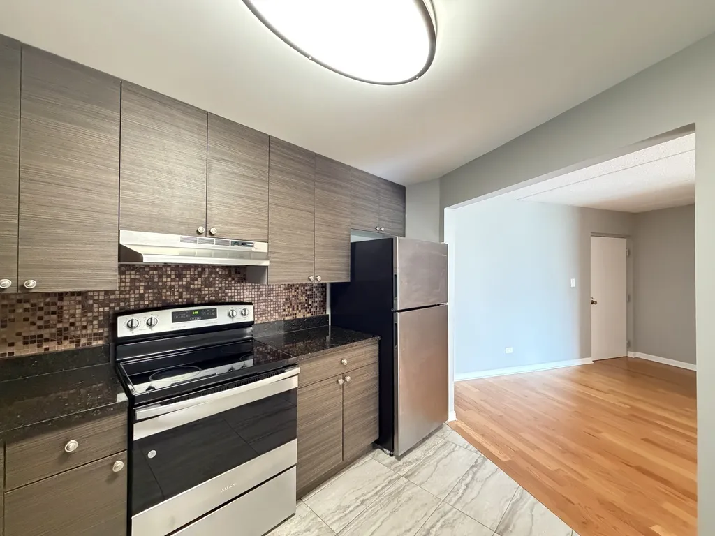 525 N Quentin Rd, Palatine,  60067, USA 60067-unit#317-Chicago-IL