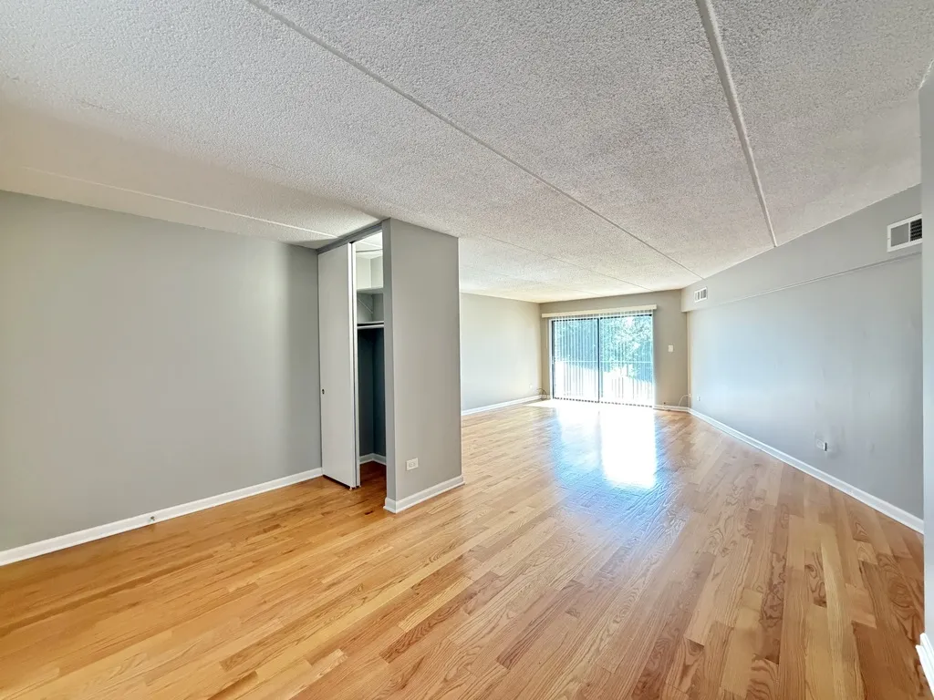 525 N Quentin Rd, Palatine,  60067, USA 60067-unit#317-Chicago-IL