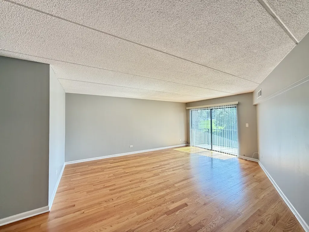 525 N Quentin Rd, Palatine,  60067, USA 60067-unit#317-Chicago-IL