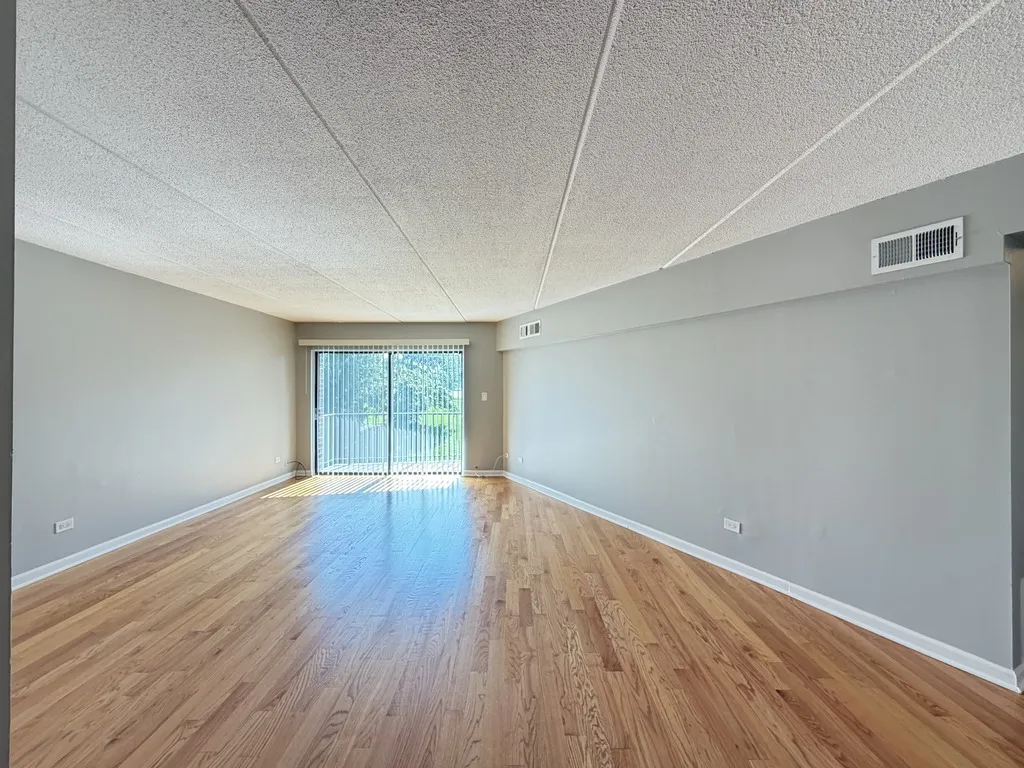 525 N Quentin Rd, Palatine,  60067, USA 60067-unit#317-Chicago-IL