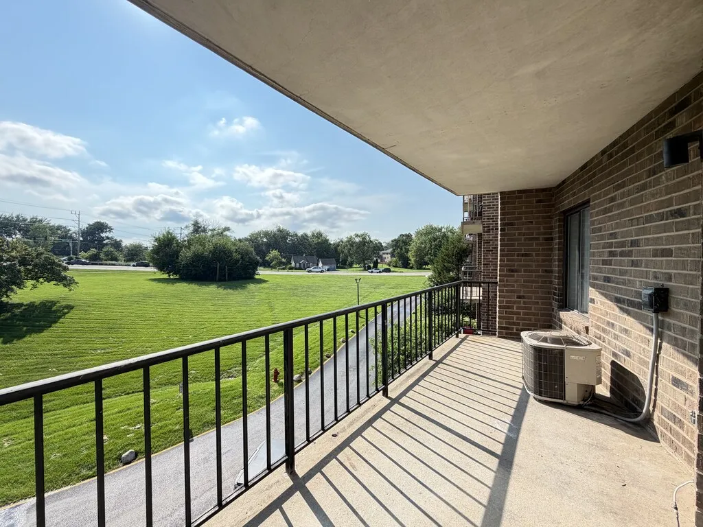 525 N Quentin Rd, Palatine,  60067, USA 60067-unit#317-Chicago-IL