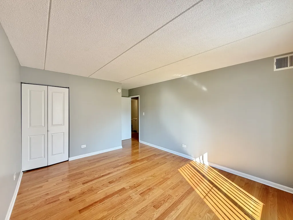 525 N Quentin Rd, Palatine,  60067, USA 60067-unit#317-Chicago-IL