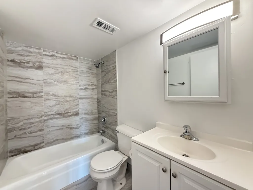 525 N Quentin Rd, Palatine,  60067, USA 60067-unit#317-Chicago-IL