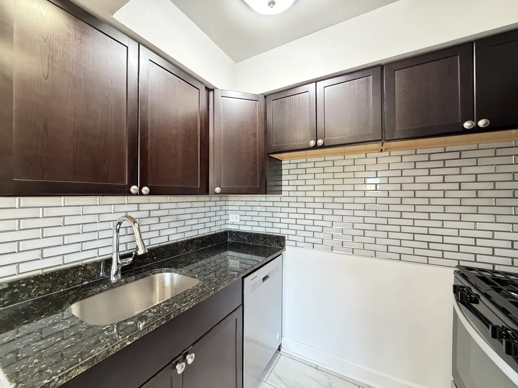 6830 N Sheridan Rd, ,  60626, USA 60626-unit#554-Chicago-IL