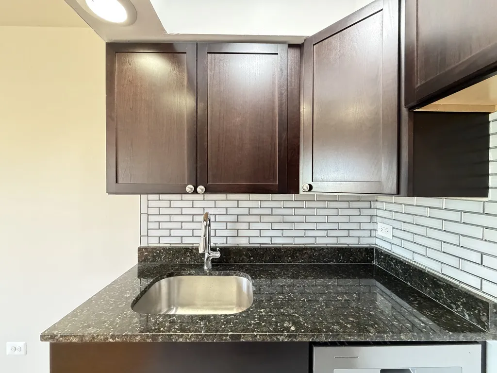 6830 N Sheridan Rd, ,  60626, USA 60626-unit#554-Chicago-IL