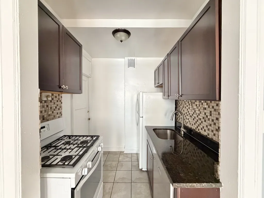 1371 W Estes Ave, , 60626, USA 60626-unit#2F-Chicago-IL