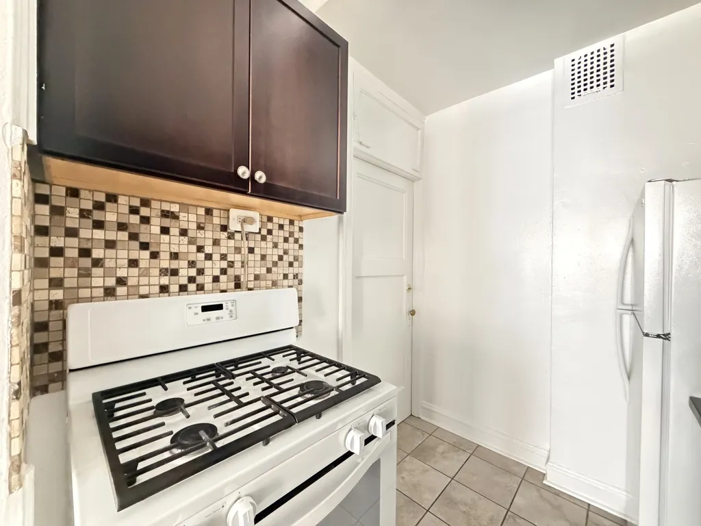1371 W Estes Ave, , 60626, USA 60626-unit#2F-Chicago-IL