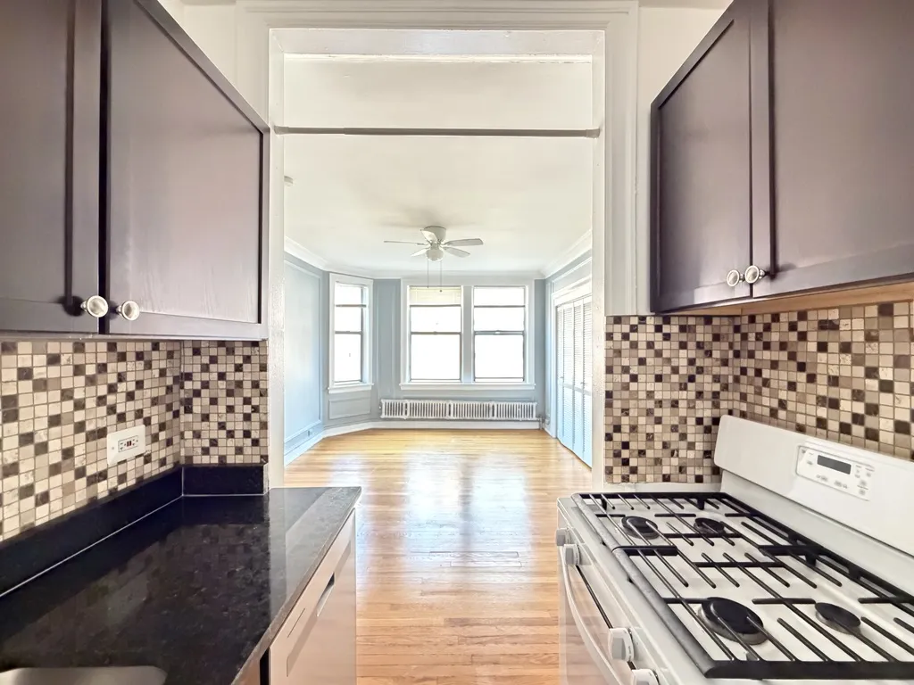 1371 W Estes Ave, , 60626, USA 60626-unit#2F-Chicago-IL