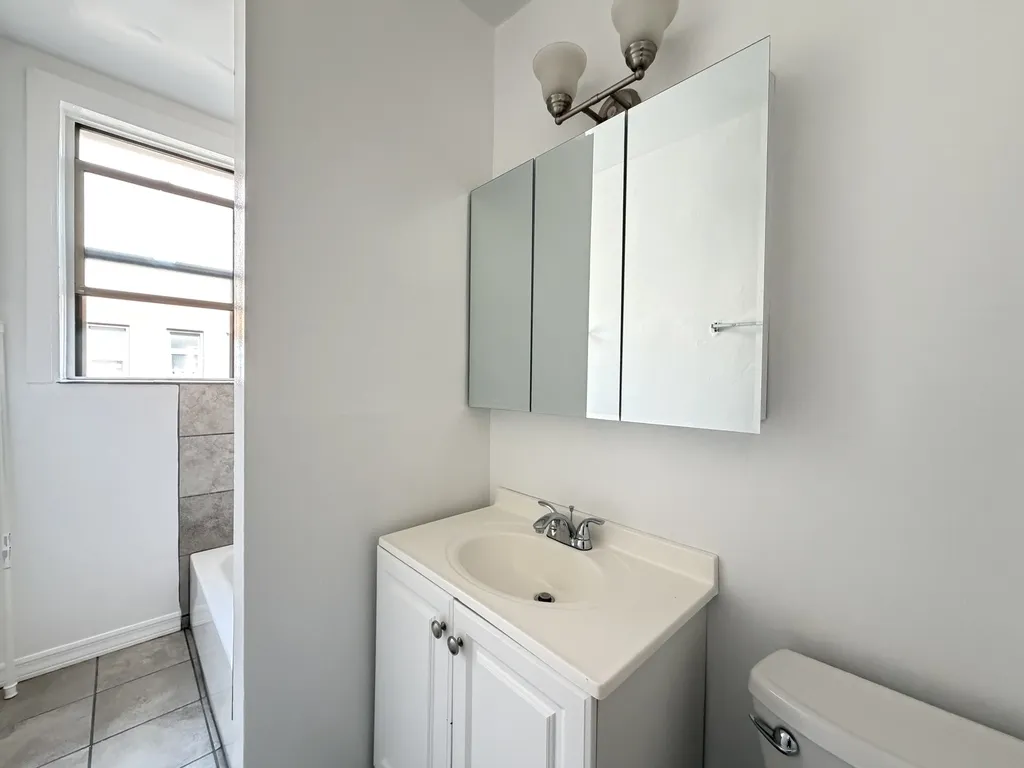 1371 W Estes Ave, , 60626, USA 60626-unit#2F-Chicago-IL