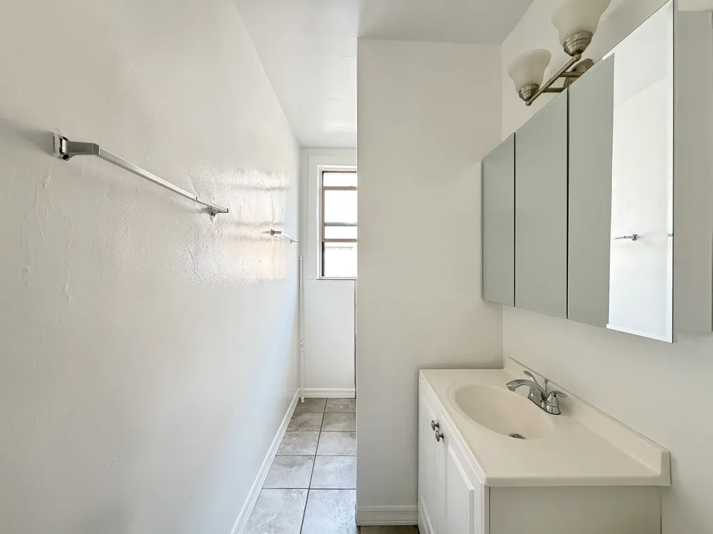 1371 W Estes Ave, , 60626, USA 60626-unit#2F-Chicago-IL