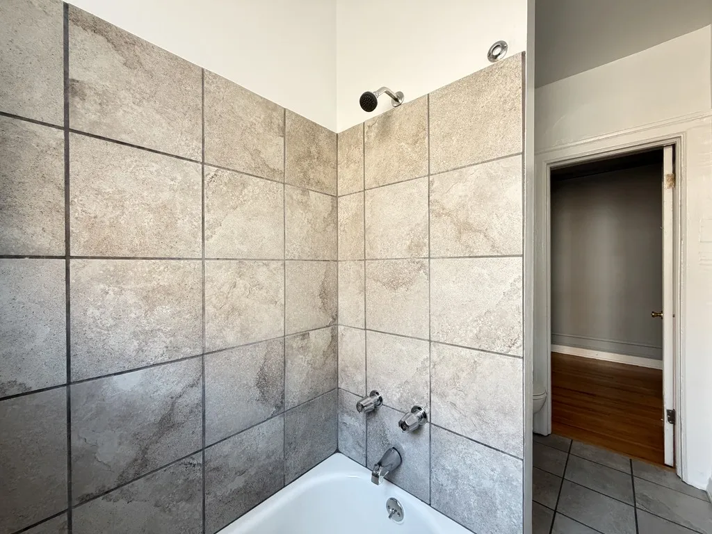 1371 W Estes Ave, , 60626, USA 60626-unit#2F-Chicago-IL