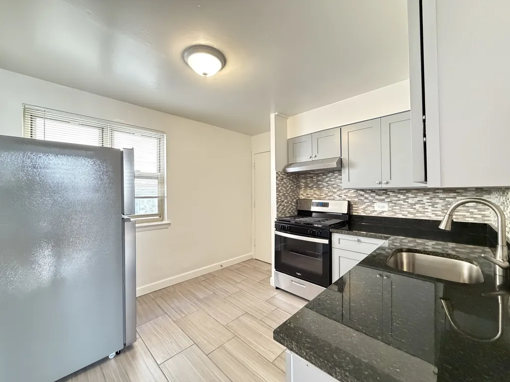 4920 Mulford St, Skokie,  60077, USA 60077-unit#3N-Chicago-IL
