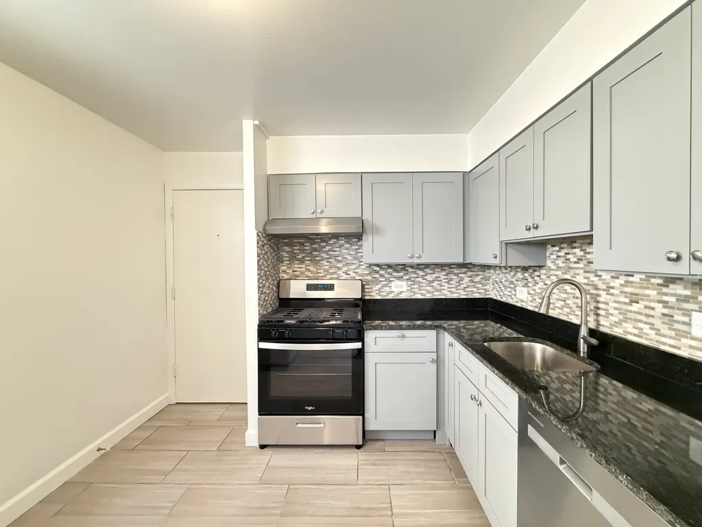 4920 Mulford St, Skokie,  60077, USA 60077-unit#3N-Chicago-IL