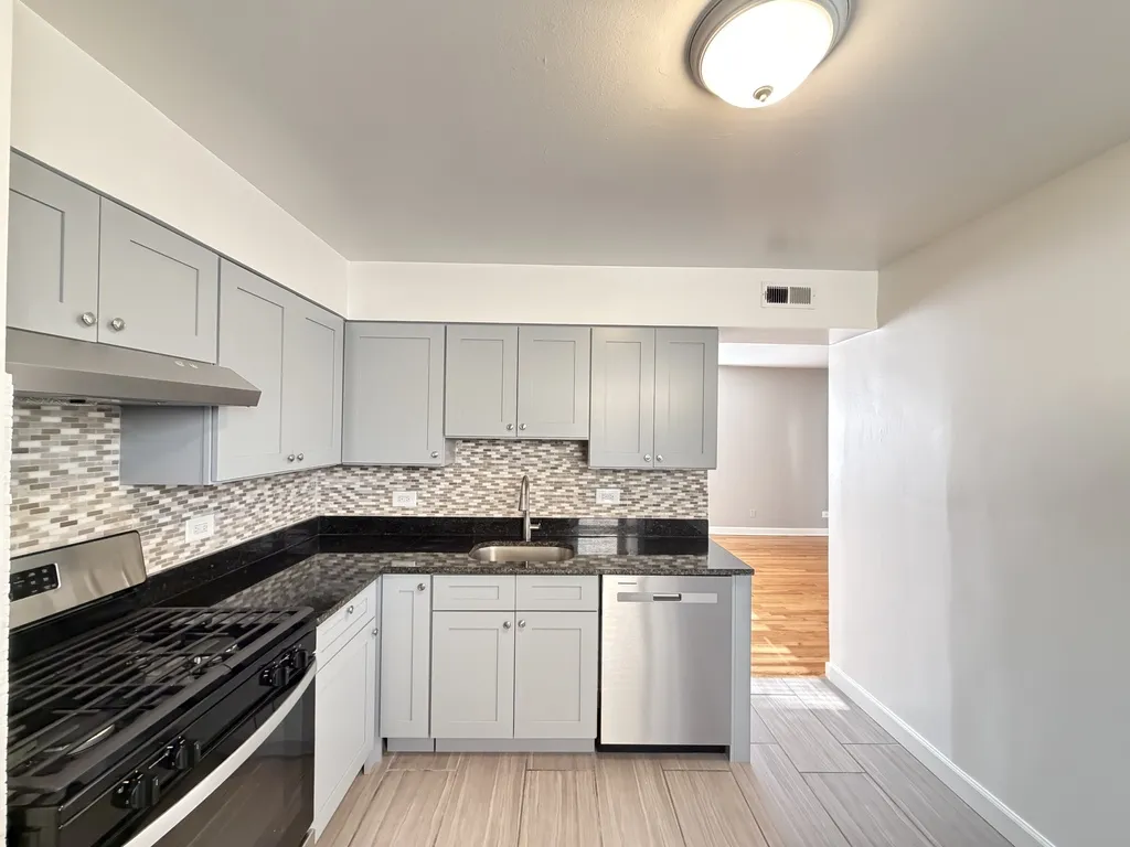 4920 Mulford St, Skokie,  60077, USA 60077-unit#3N-Chicago-IL