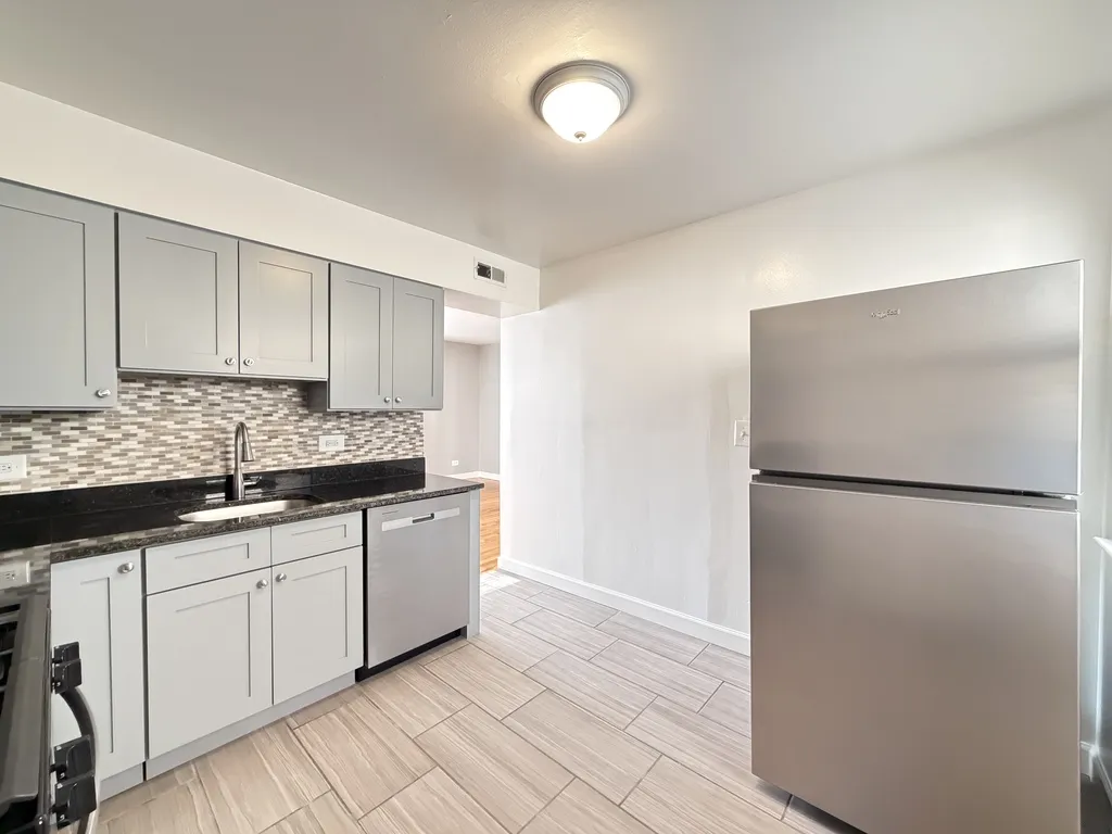 4920 Mulford St, Skokie,  60077, USA 60077-unit#3N-Chicago-IL