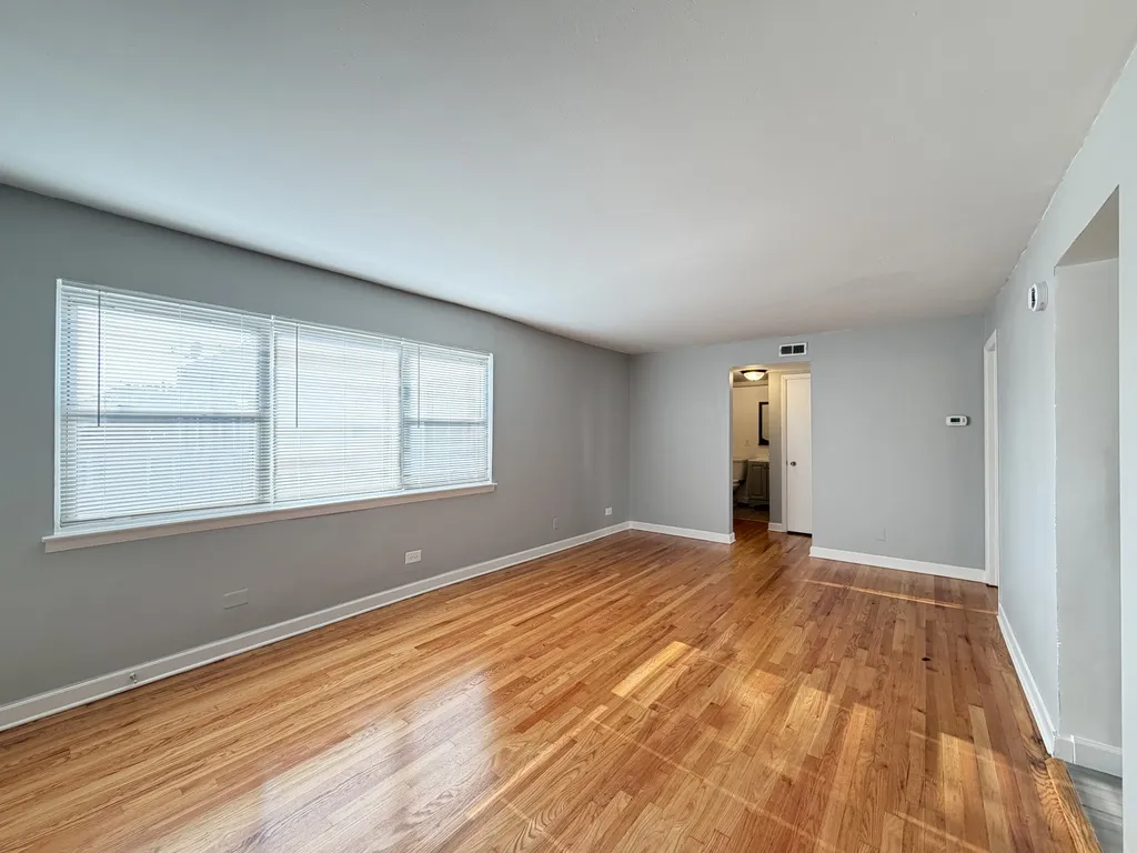 4920 Mulford St, Skokie,  60077, USA 60077-unit#3N-Chicago-IL