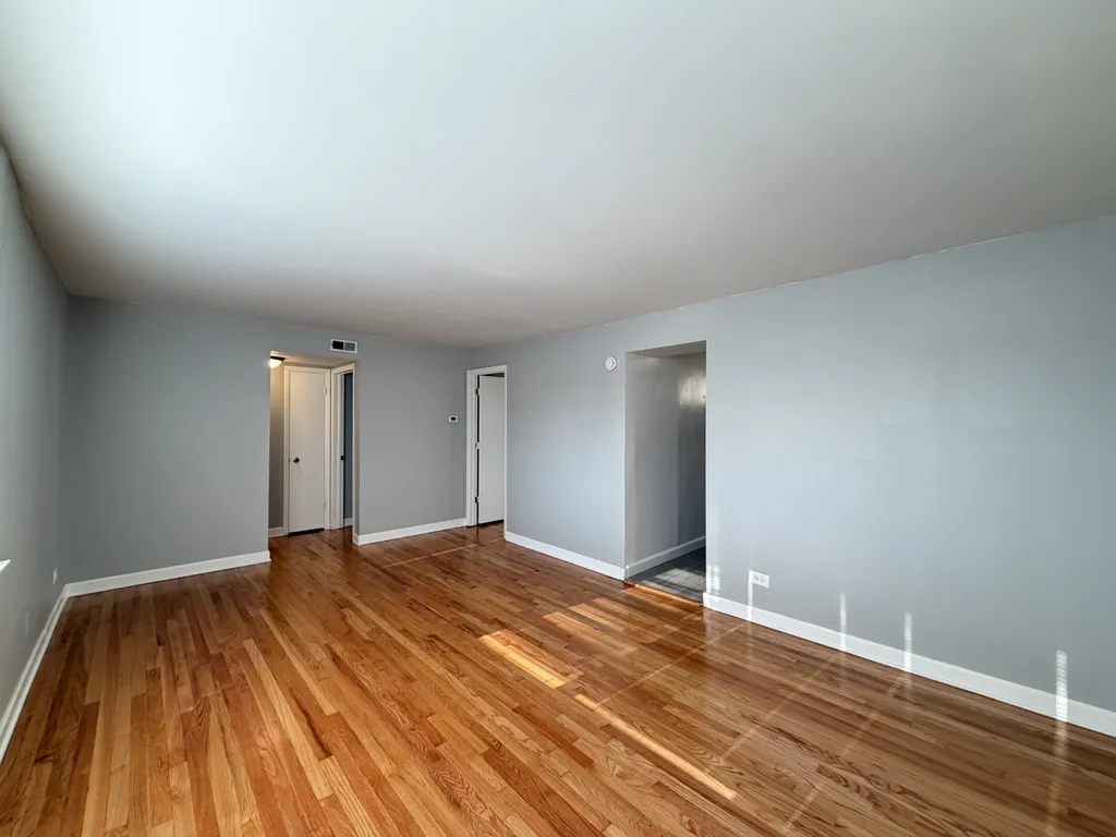 4920 Mulford St, Skokie,  60077, USA 60077-unit#3N-Chicago-IL