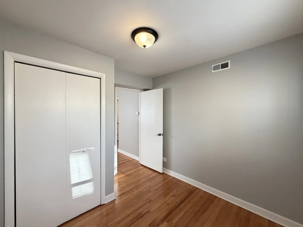 4920 Mulford St, Skokie,  60077, USA 60077-unit#3N-Chicago-IL