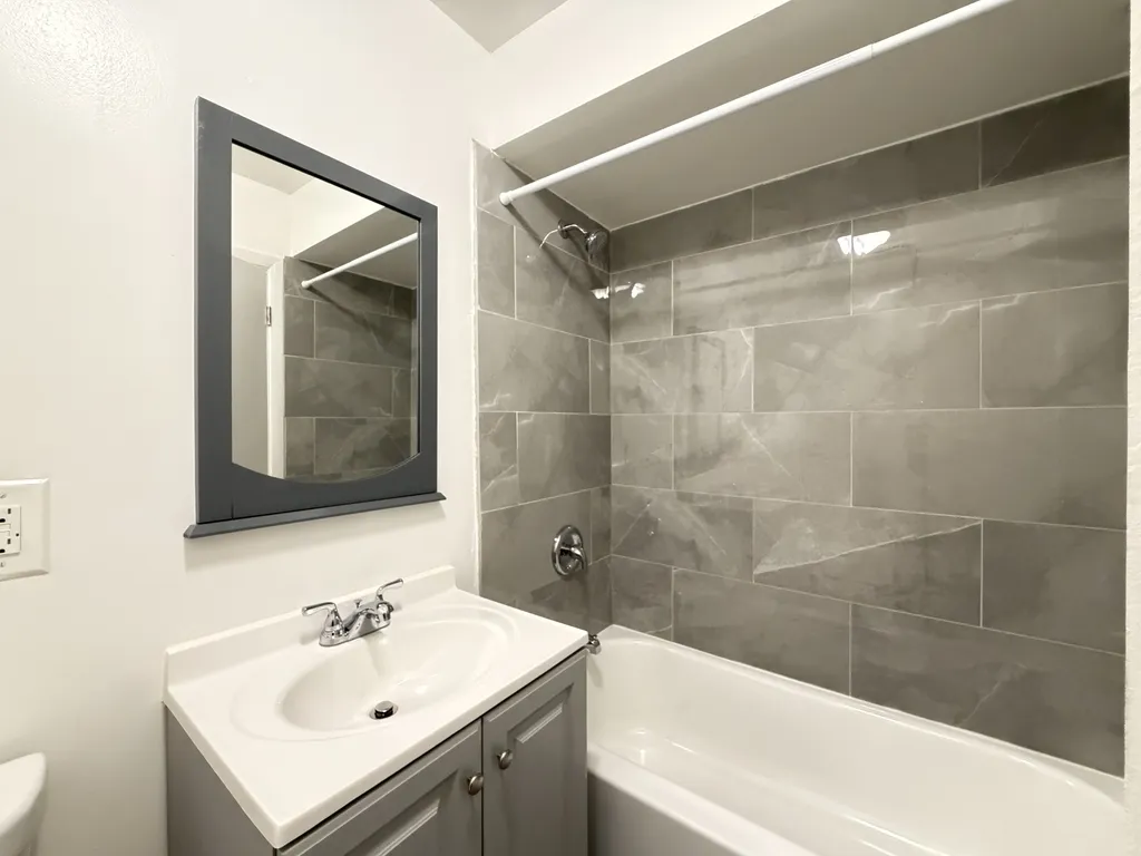 4920 Mulford St, Skokie,  60077, USA 60077-unit#3N-Chicago-IL