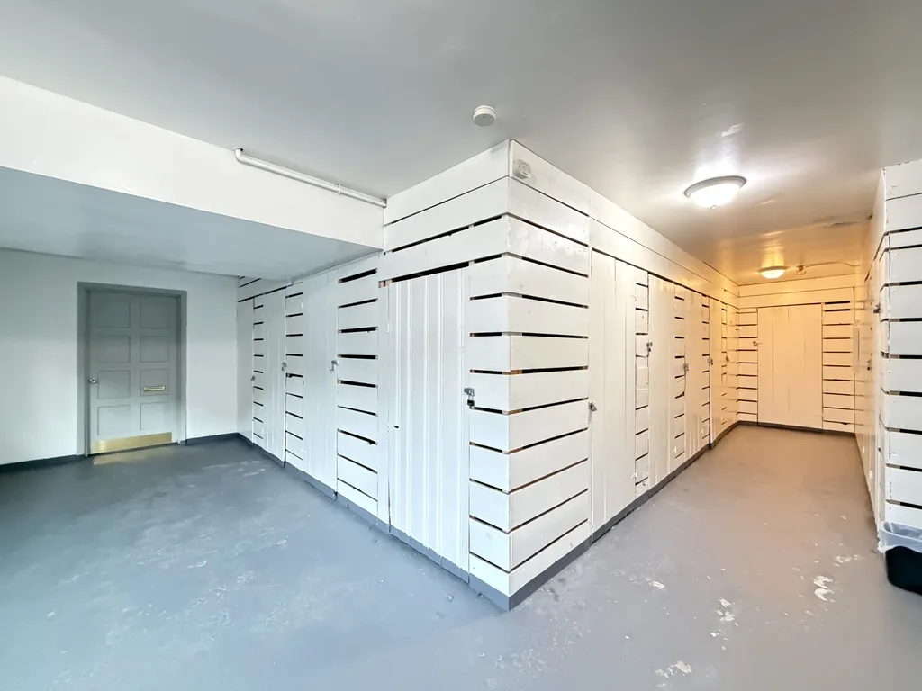 4920 Mulford St, Skokie,  60077, USA 60077-unit#3N-Chicago-IL