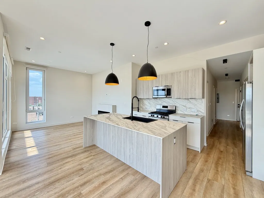 3207 N Narragansett Ave, ,  60634, USA 60634-unit#405-Chicago-IL