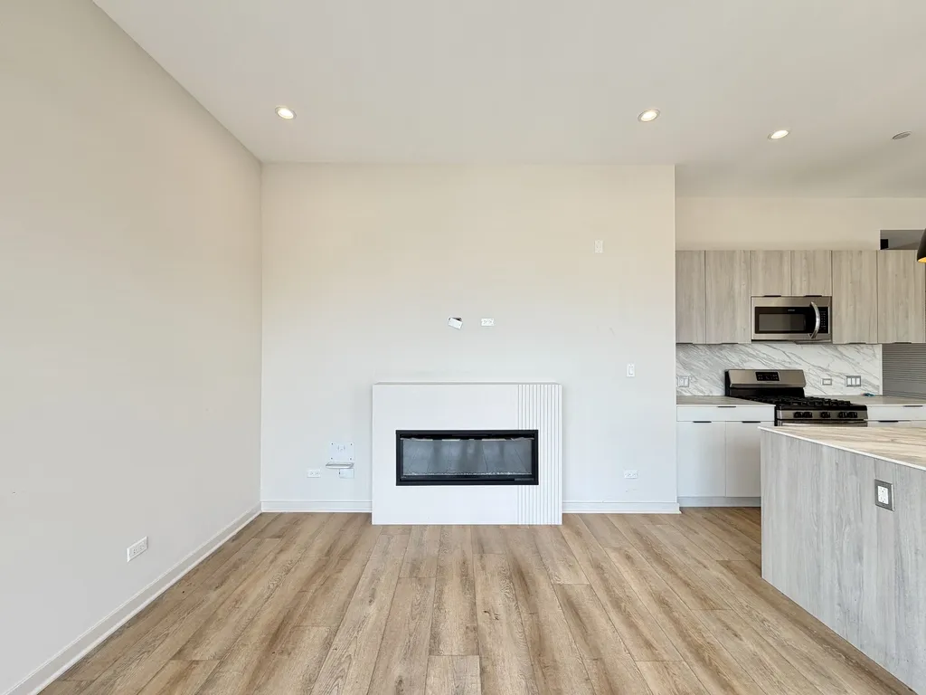 3207 N Narragansett Ave, ,  60634, USA 60634-unit#405-Chicago-IL