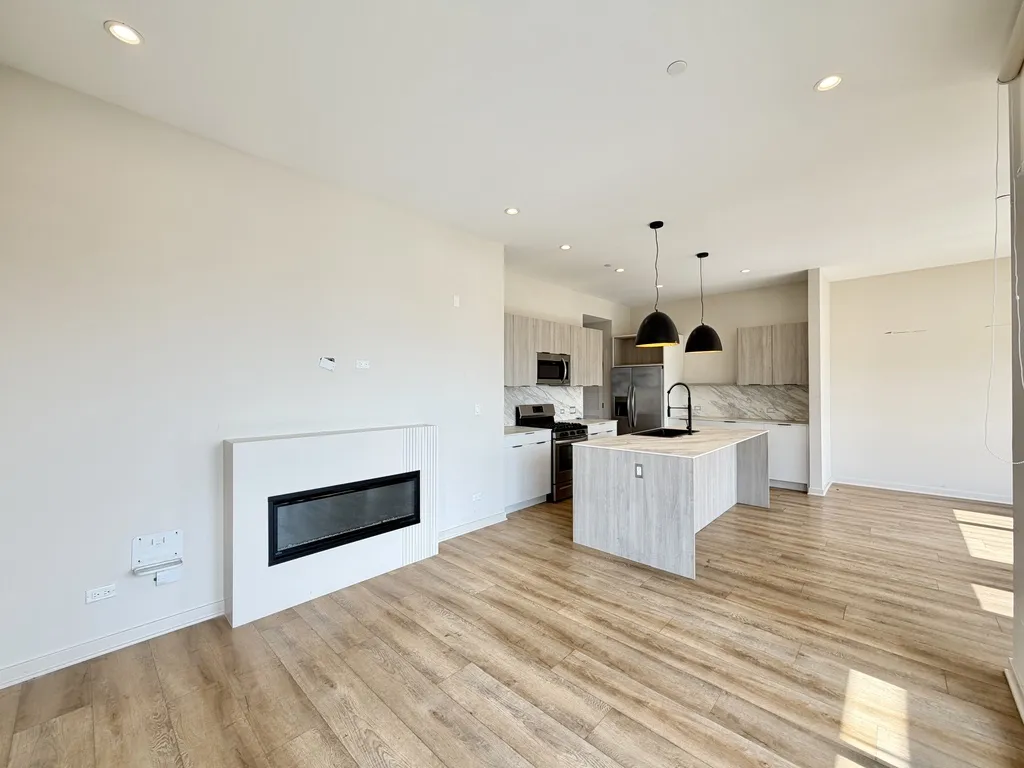 3207 N Narragansett Ave, ,  60634, USA 60634-unit#405-Chicago-IL